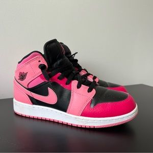 Air Jordan 1 Mid. 'Coral Chalk'